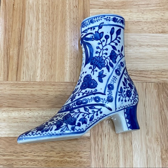 Vintage The Canton Collection by Two’s Co Blue & White Porcelain Boots Planter - Picture 8 of 14